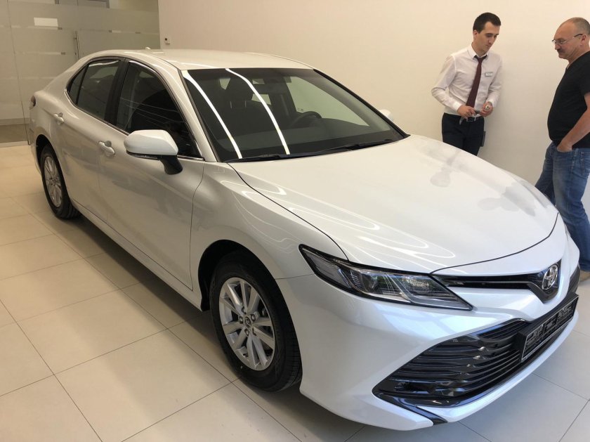 Toyota Camry 2