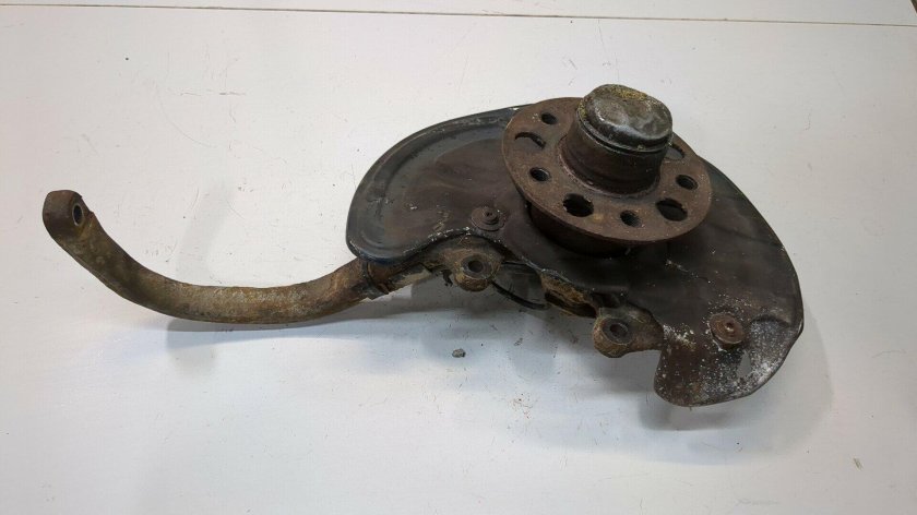 Цапфа передняя левая