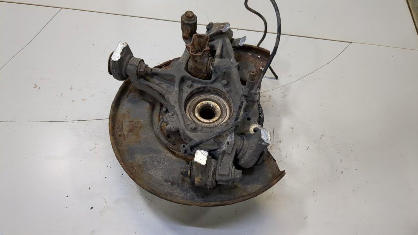 Кулак поворотный задний