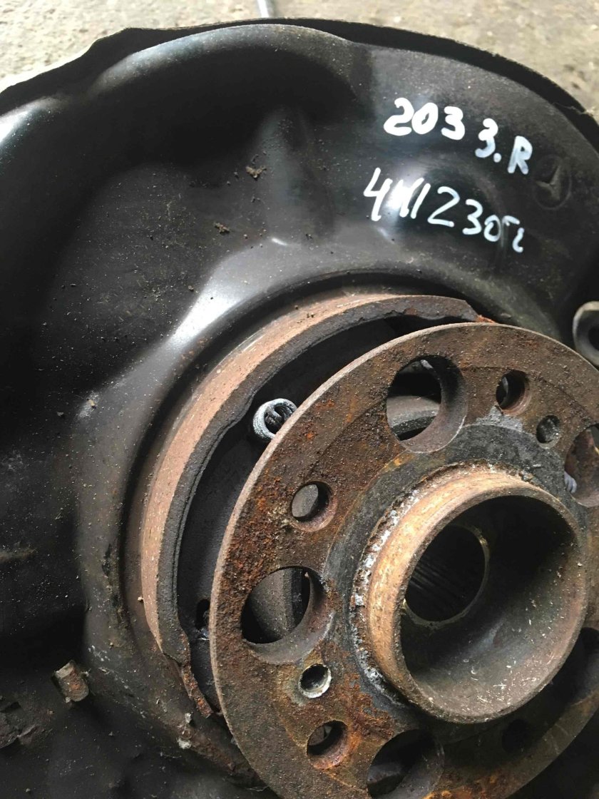 Задняя ступица правая Mercedes w203