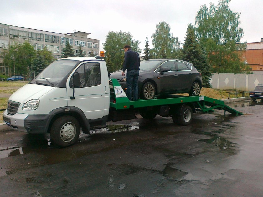 Эвакуатор Валдай с ломаной платформой