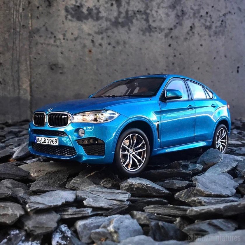 BMW x6m голубой