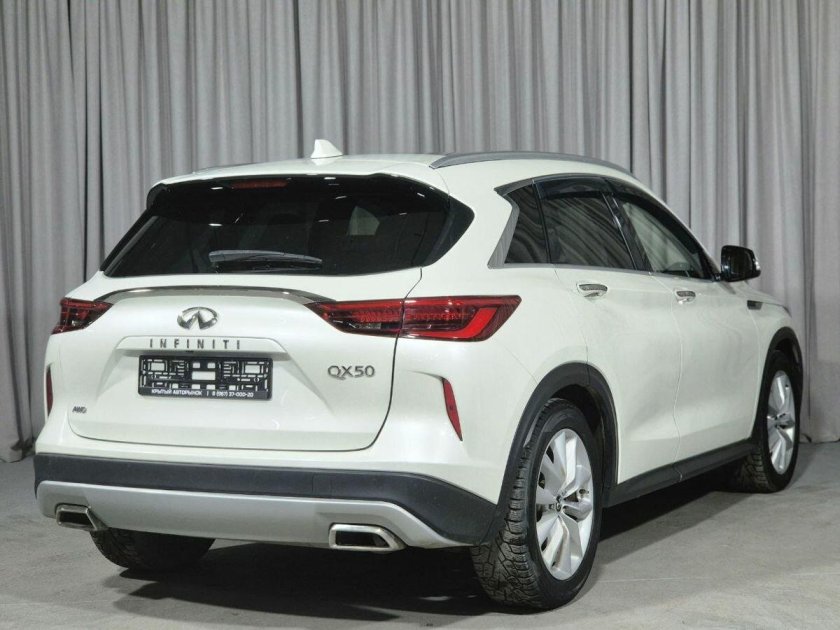 Белая инфинити