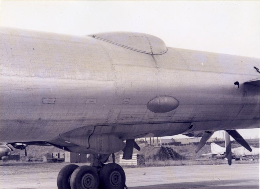 Самолет бомбардировщик ту 16