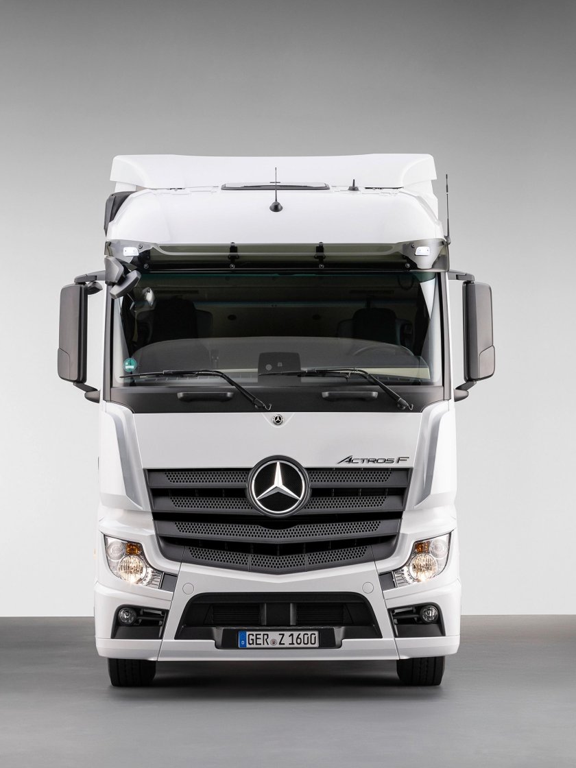 Мерседесом-Бенцом- Актрос»