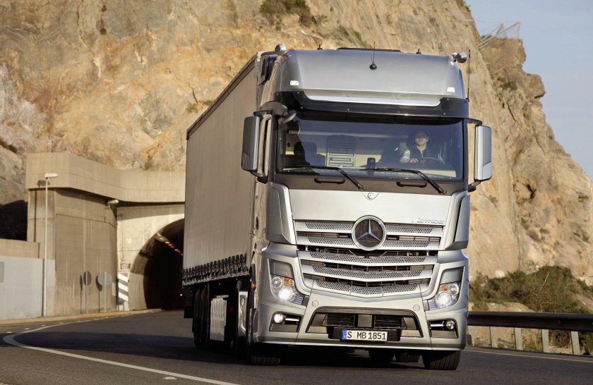 Mercedes-Benz Actros 1851