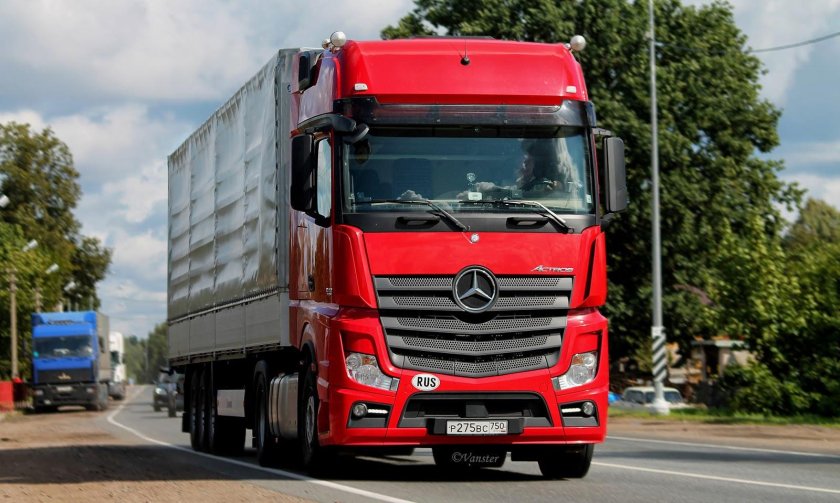 Тягач Мерседес Бенц Актрос