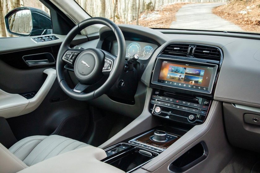 Jaguar f-Pace 2017 салон