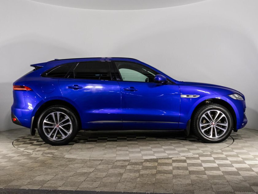 Ягуар f Pace 2018