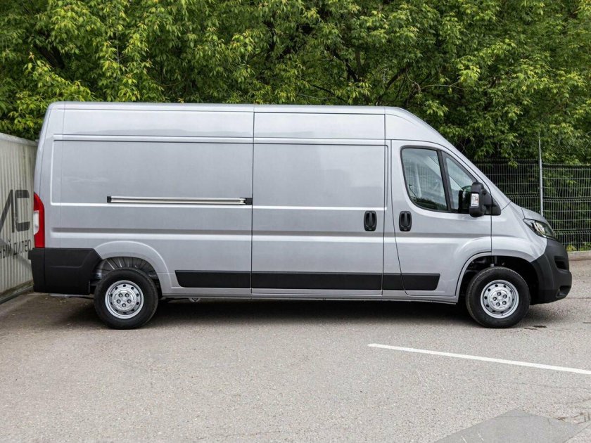 Цельнометаллические фургоны