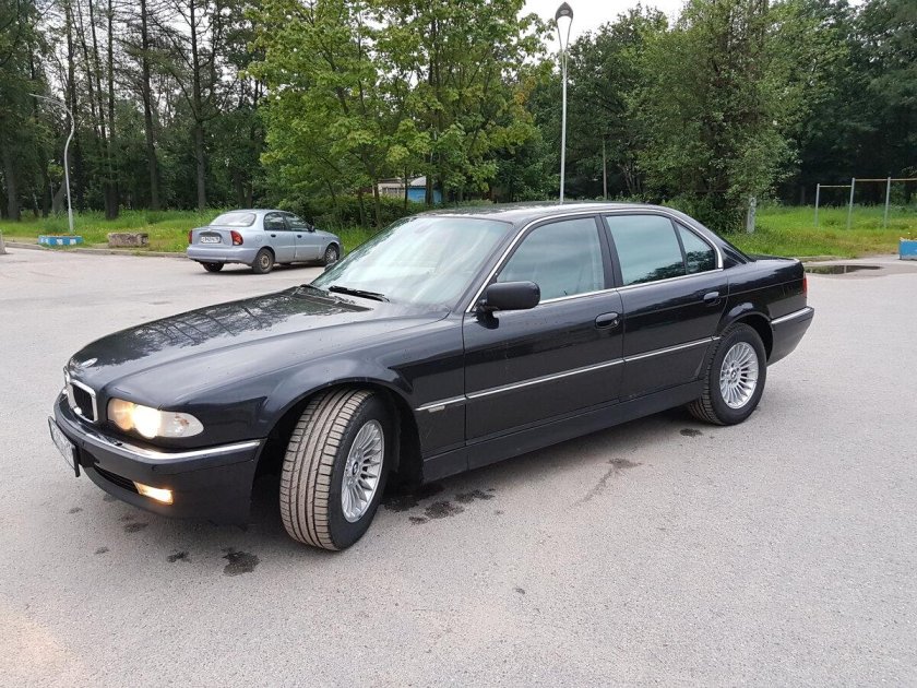 БМВ 735 1999