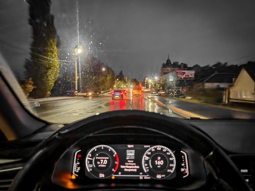 Спидометр Ауди 200 км час