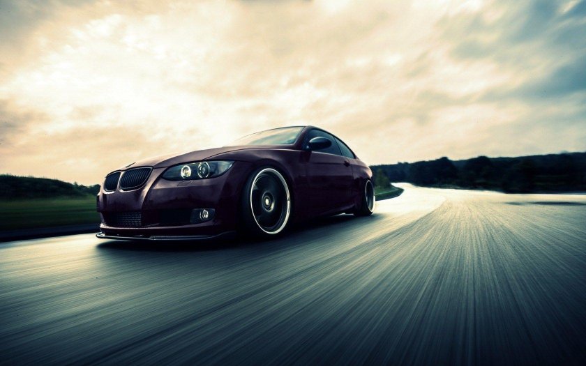 Машина в движении