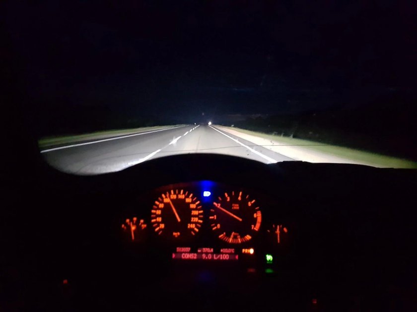 БМВ е39 ночью