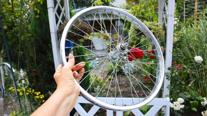 Колесо от старого велосипеда