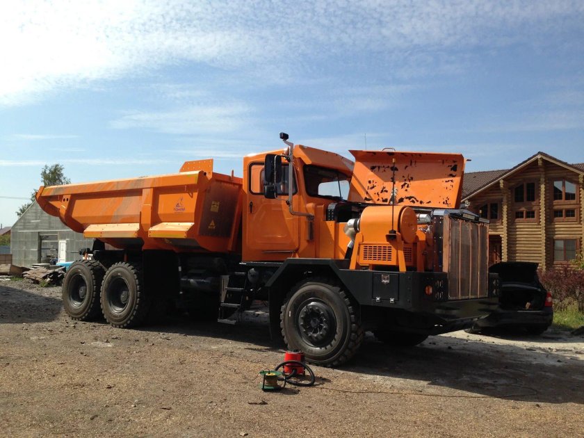 Карьерный самосвал Тонар-45251