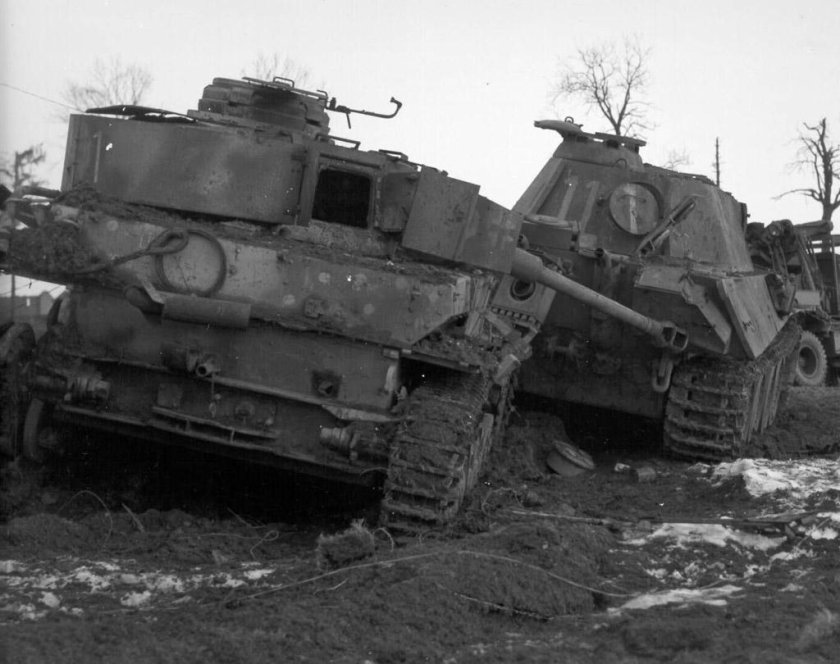 Подбитый танк второй мировой войны