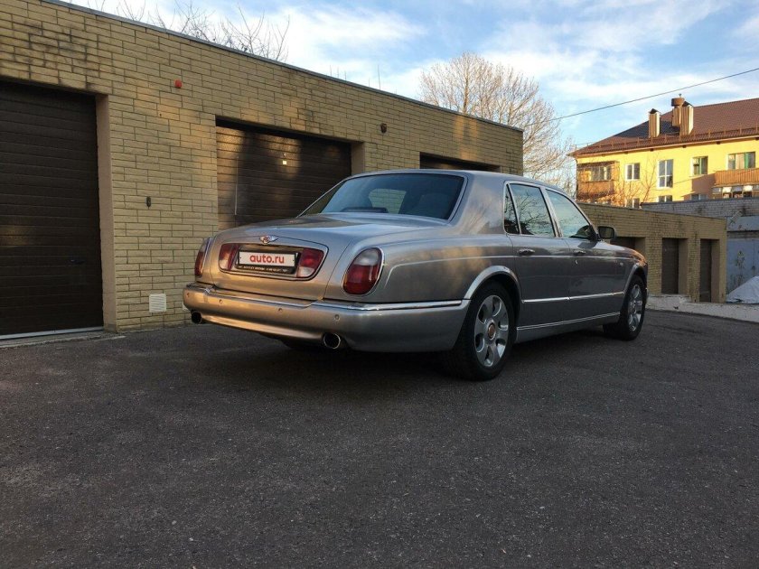 Бентли седан 2000