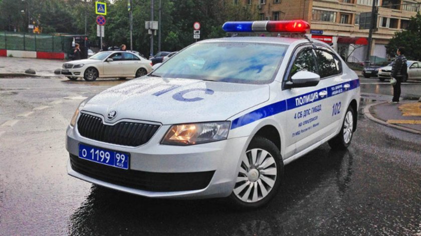 Шкода Октавия с мигалкой