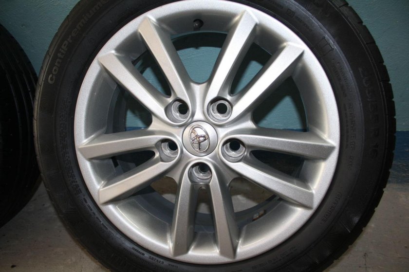 Диски Toyota Auris r16