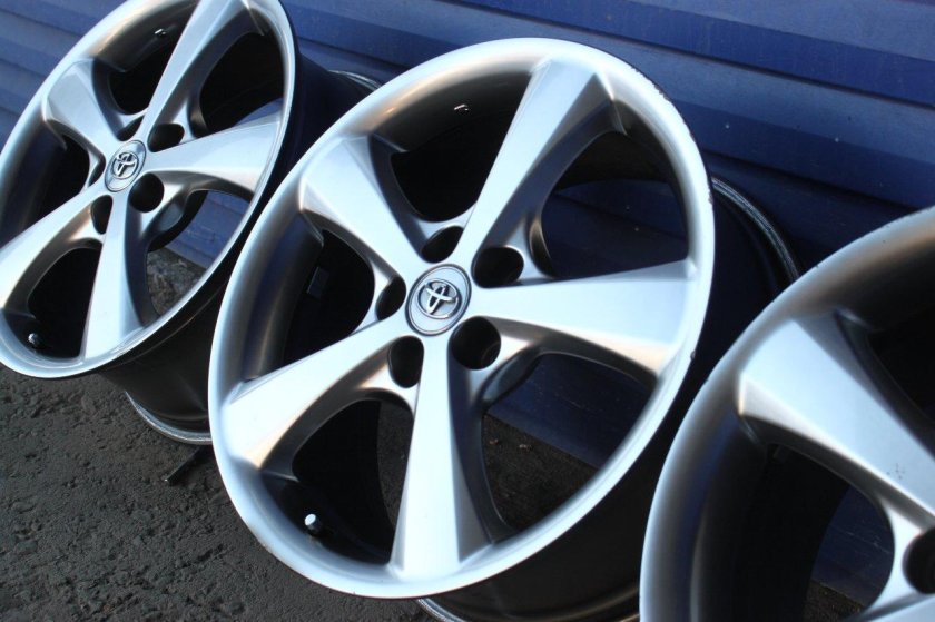 Диски Toyota Mark x r18