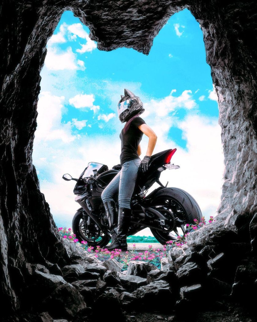 Девушка на мотоцикле