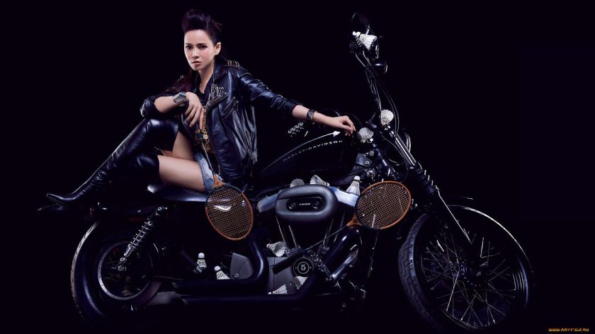 Девушка на мотоцикле