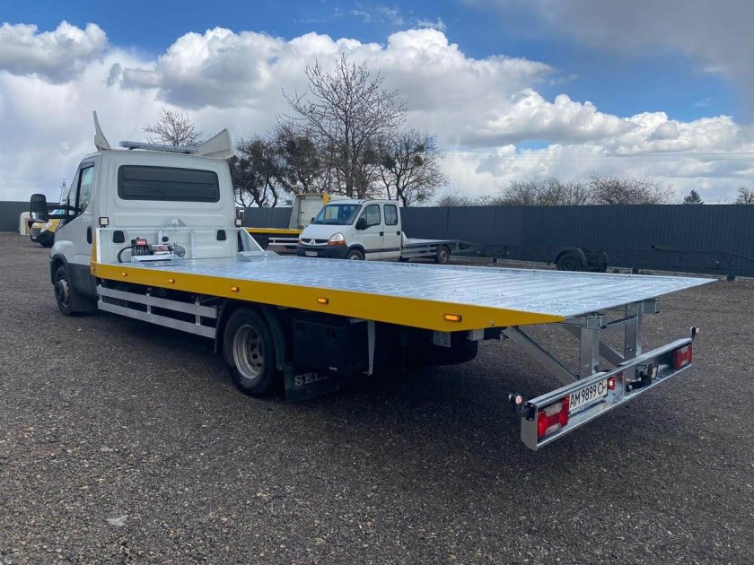 Ивеко Дейли эвакуатор со сдвижной платформой