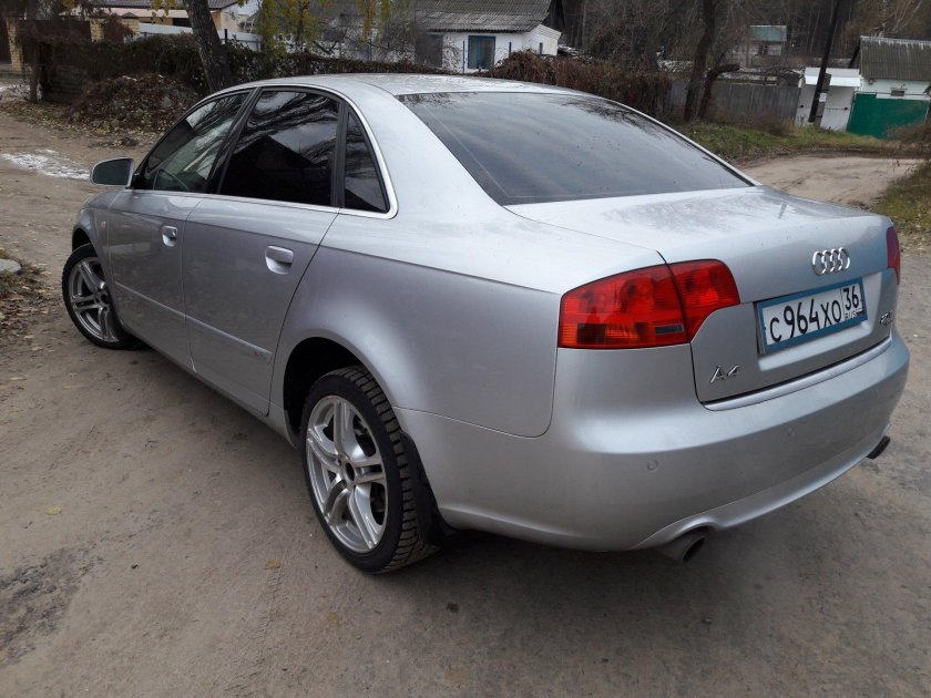 Audi a4 серебристая