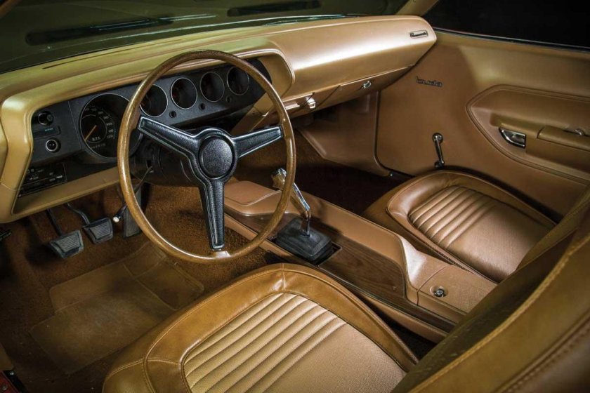 Plymouth Aar CUDA 1970 салон