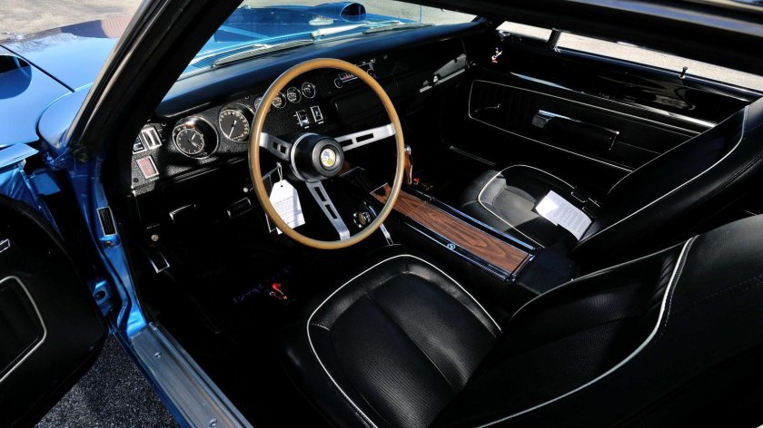 Плимут салон