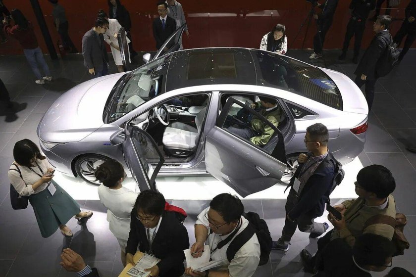 Китайский электромобиль Geely