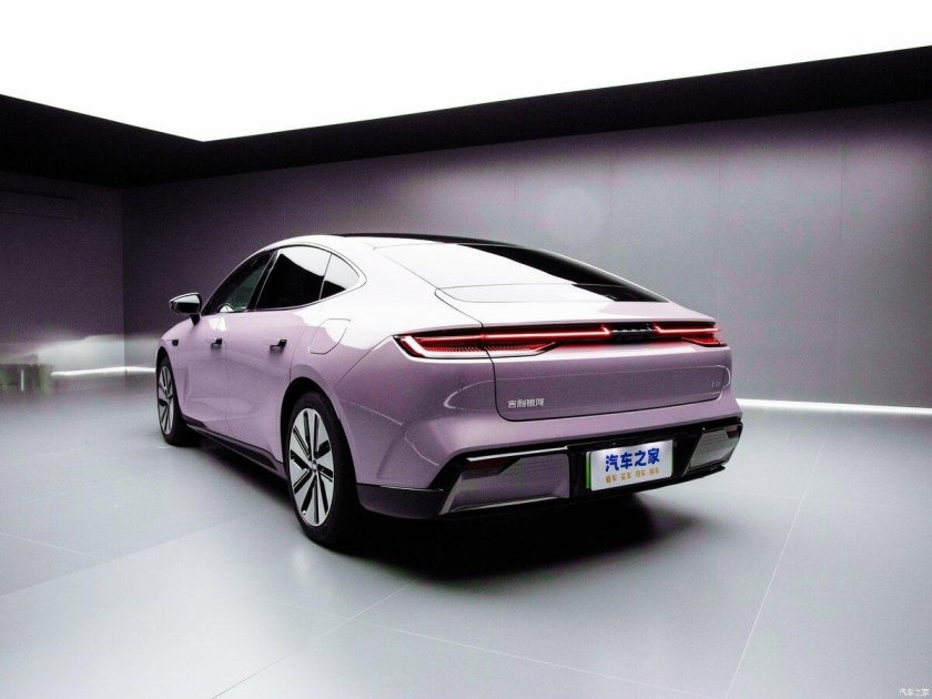 Geely Galaxy e8 620km 4wd Performance