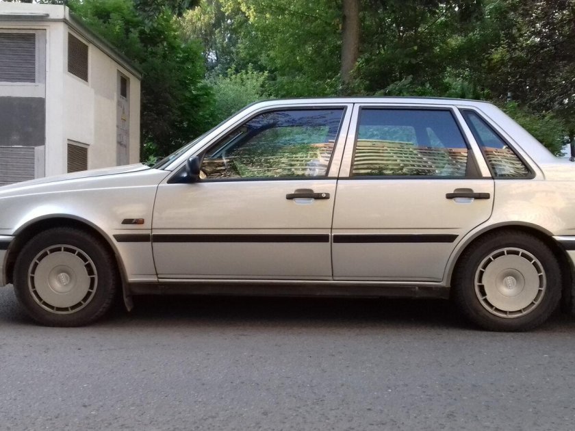 Вольво 460 седан