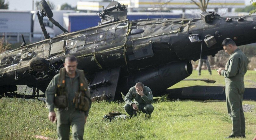 Черный ястреб вертолет подбитый