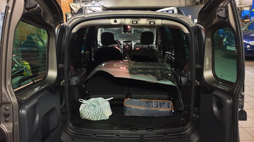 Ларгус с холодильником в багажнике