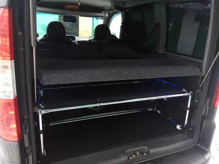 Полка багажника на Фиат Добло 2011 года