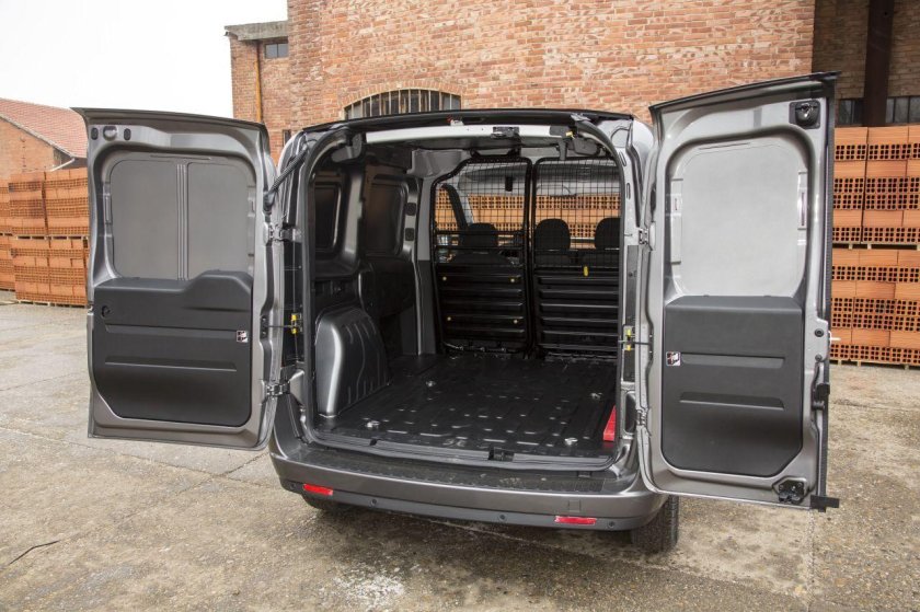 Fiat Doblo Cargo салон