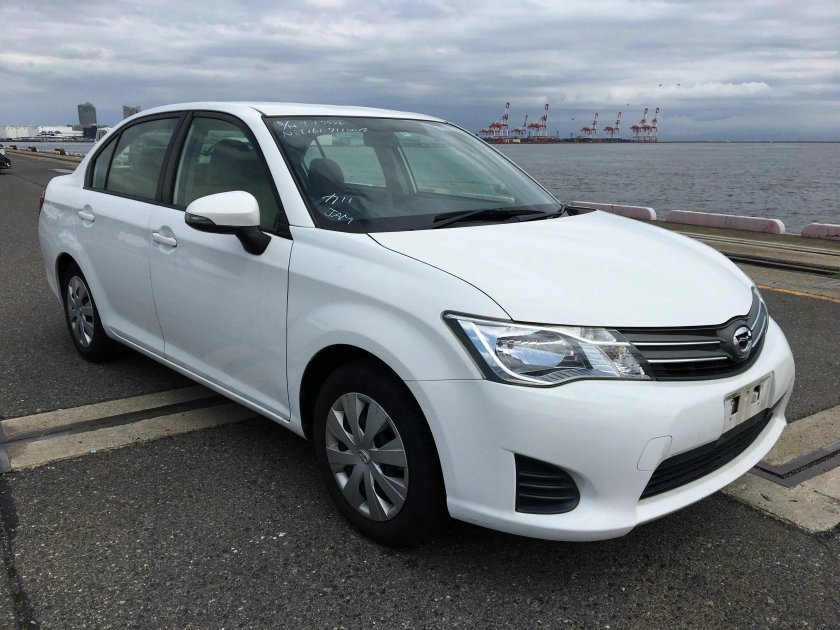 Toyota corolla axio 2015