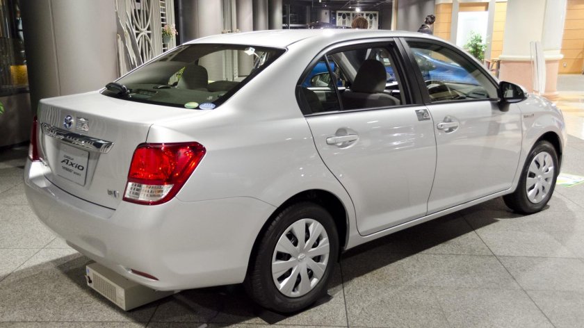 Toyota Corolla Axio 2013