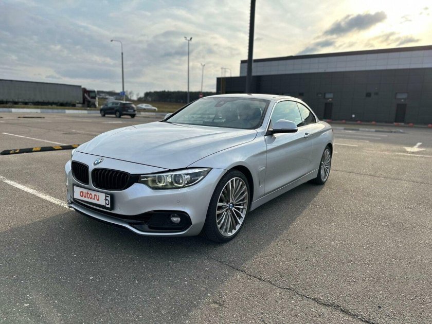 Серебристая бмв