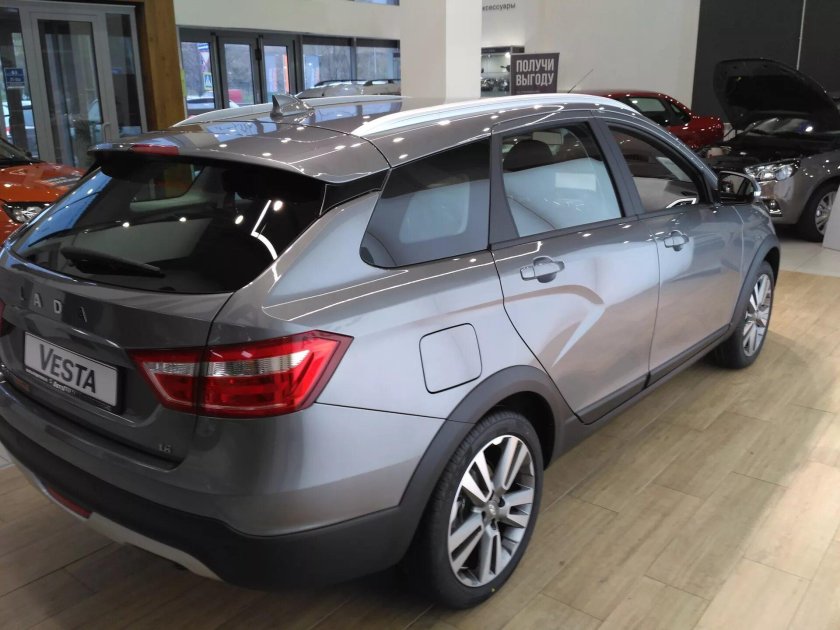 Лада Веста св кросс Плутон