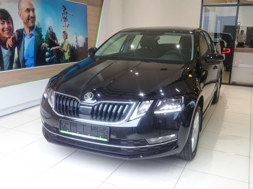 Шкода Октавия а8 черная
