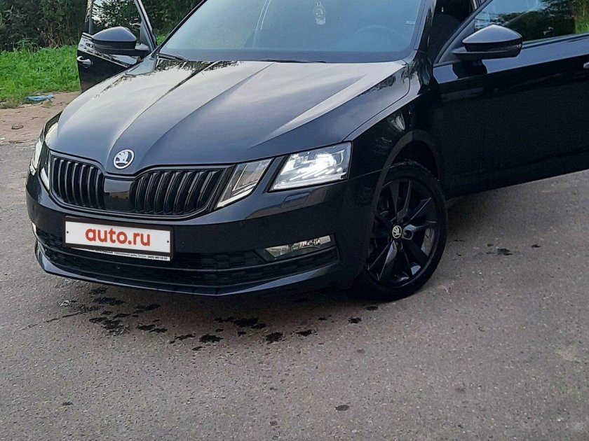 Шкода Октавия 2017 черная тонированная