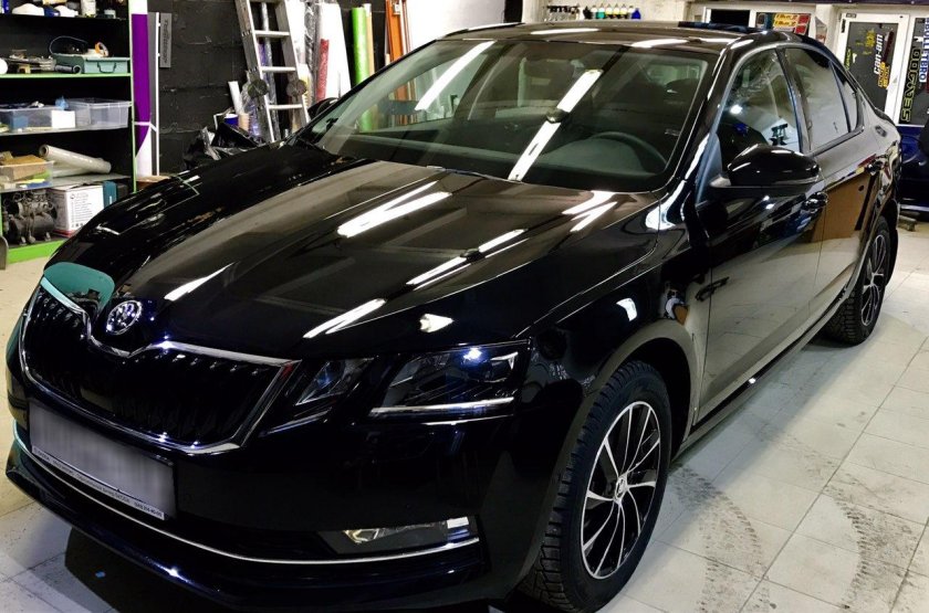 Шкода Октавиа черный 2015