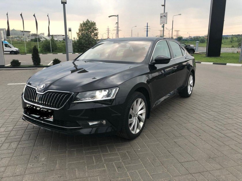 Skoda Superb 2017 черная