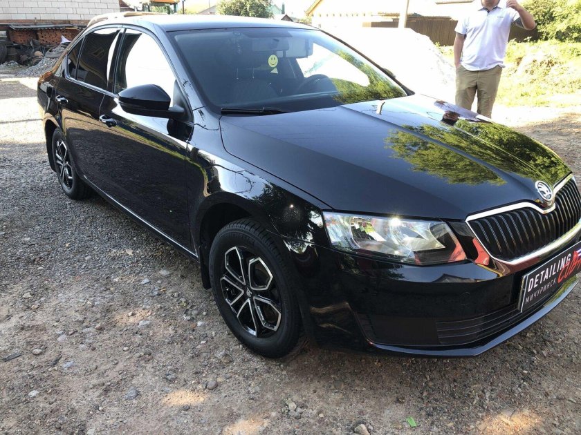 Питерскому гонщику на чёрной Skoda Octavia