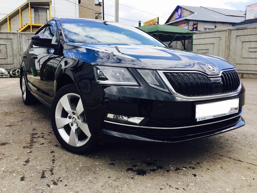Skoda Octavia a7 FL черная