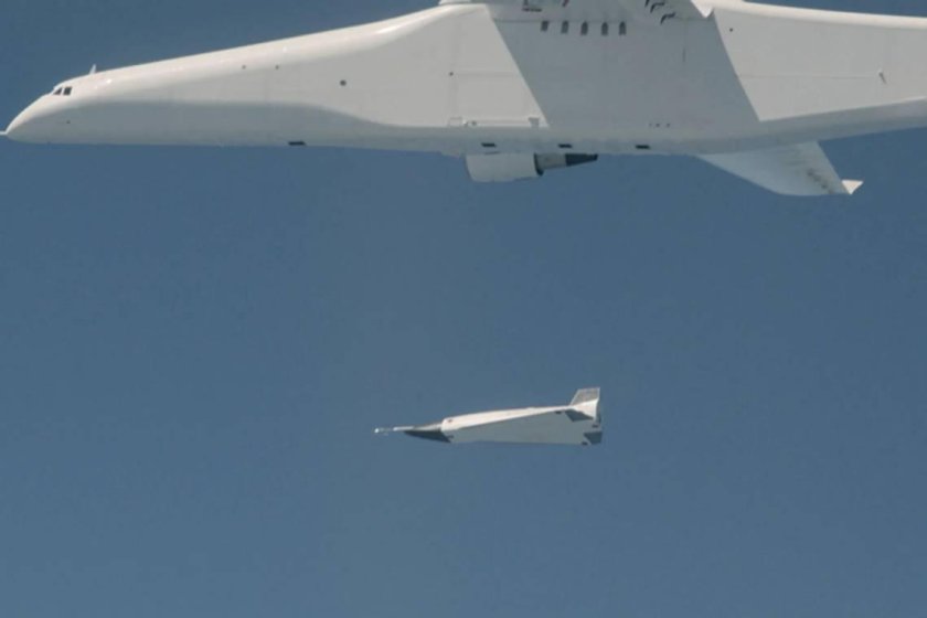 Самолет scaled Composites Stratolaunch model 351