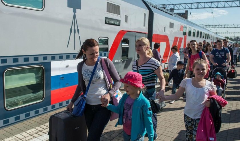 Пассажиры на вокзале